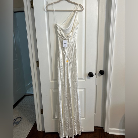 CLOSET CLOSING Sau Lee Hailey Gown in Ivory Sz 2 Revolve - Picture 8 of 9